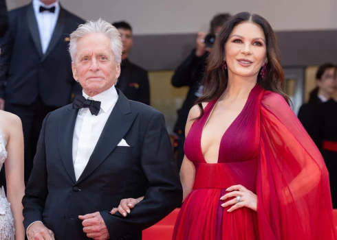 Maikls Duglass un Ketrīna Zeta-Džounsa ir precējušies jau 25 gadus.