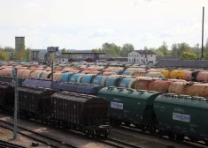 SM: dzelzceļa kravu pārvadājumu apjoms desmit mēnešos samazinājies par 19,7%