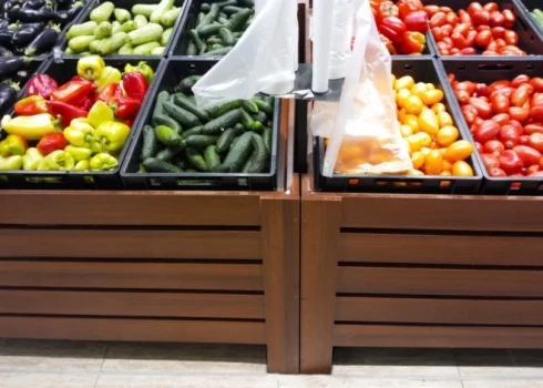 Цены на продукты питания в низкой ценовой категории снизились с мая.