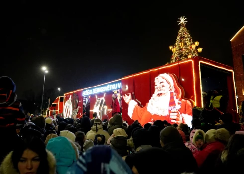 Куда приедет рождественский грузовик Coca-Cola? Маршрут держат в секрете.