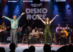FOTO: krāšņi izskan koncertizrāde “Disko roze" ar Agnesi Budovsku un Andri Keišu