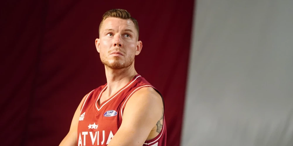 Dairis Bertāns Latvijas basketbola izlasē spēlēja kopš 2010. gada. 