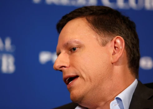 PayPal co-founder and Facebook board member Peter Thiel delivers his speech on the U.S. presidential election at the National Press Club in Washington, U.S., October 31, 2016.    REUTERS/Gary Cameron