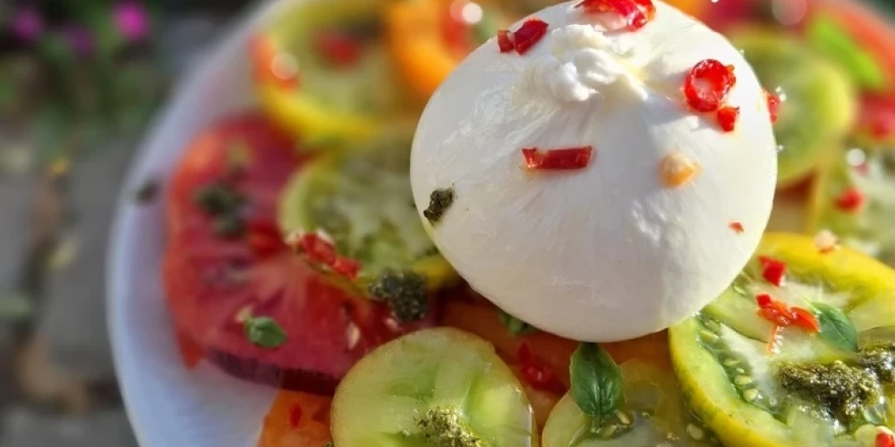 Improvizācija par pikantajiem Kaprēzes salātiem