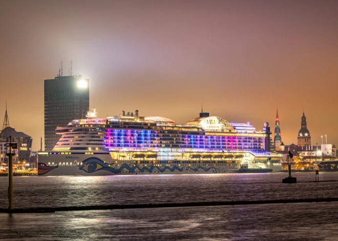 FOTO: Kruīzu kuģu rekordsezona Rīgas ostā turpinās