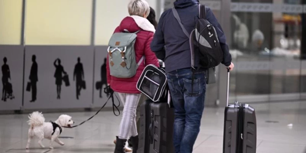 Rokas bagāžu izlases kārtībā sver arī citas lidsabiedrības.