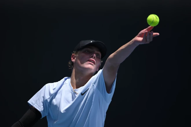 Austrālijas tenisa talants Kruss Hjūits.