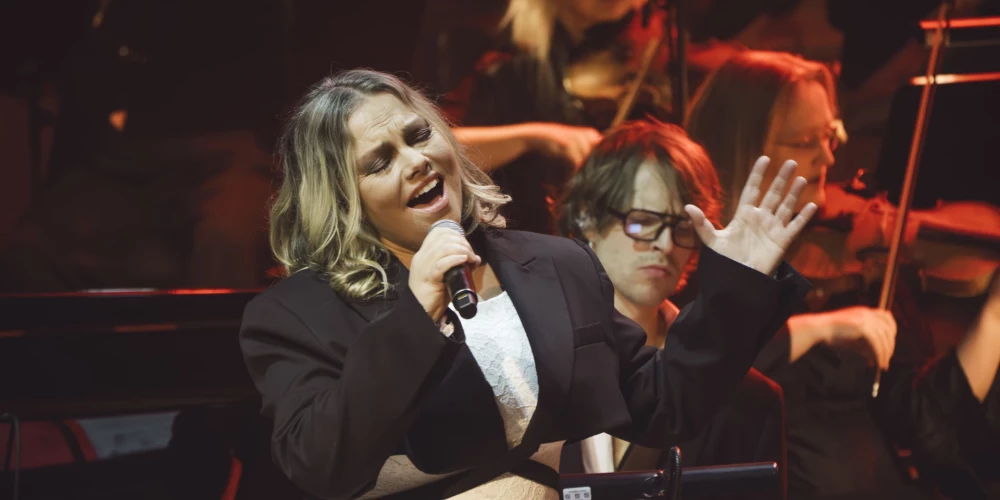 2025. gada 17. novembrī Liepājas koncertzāle “Lielais dzintars” valsts svētku ietvaros pulcēja Latvijas spožākos populārās un akadēmiskās mūzikas māksliniekus, kuri pirmo reizi plašai publikai atskaņoja Reiņa Sējāna veidoto koncertprogrammu “Ieklausies Dvēseļu putenī”. Tas bija mīlestības vēstījums Latvijai, skanot strēlnieku dziesmām un katra latvieša sirdsdziesmām ar simfonisku vērienu.