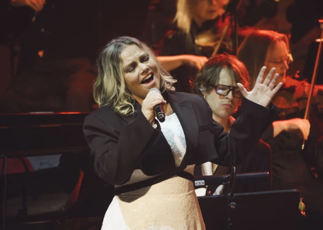 2025. gada 17. novembrī Liepājas koncertzāle “Lielais dzintars” valsts svētku ietvaros pulcēja Latvijas spožākos populārās un akadēmiskās mūzikas māksliniekus, kuri pirmo reizi plašai publikai atskaņoja Reiņa Sējāna veidoto koncertprogrammu “Ieklausies Dvēseļu putenī”. Tas bija mīlestības vēstījums Latvijai, skanot strēlnieku dziesmām un katra latvieša sirdsdziesmām ar simfonisku vērienu.