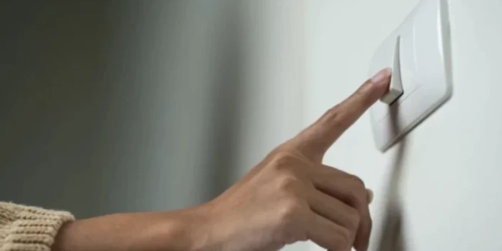 Elektroenerģijas cena Latvijā un Lietuvā nedēļas laikā sarukusi par 0,5%.