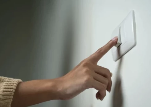 Elektroenerģijas cena Latvijā un Lietuvā nedēļas laikā sarukusi par 0,5%.