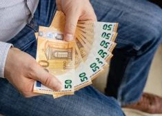 Минимальная зарплата в Латвии повышается до 780 евро: кого это затронет?