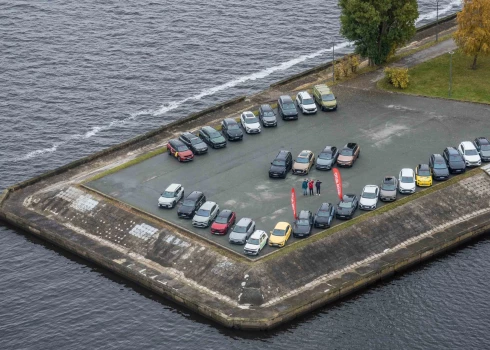 "Gada auto" pretendentu kopbilde. 