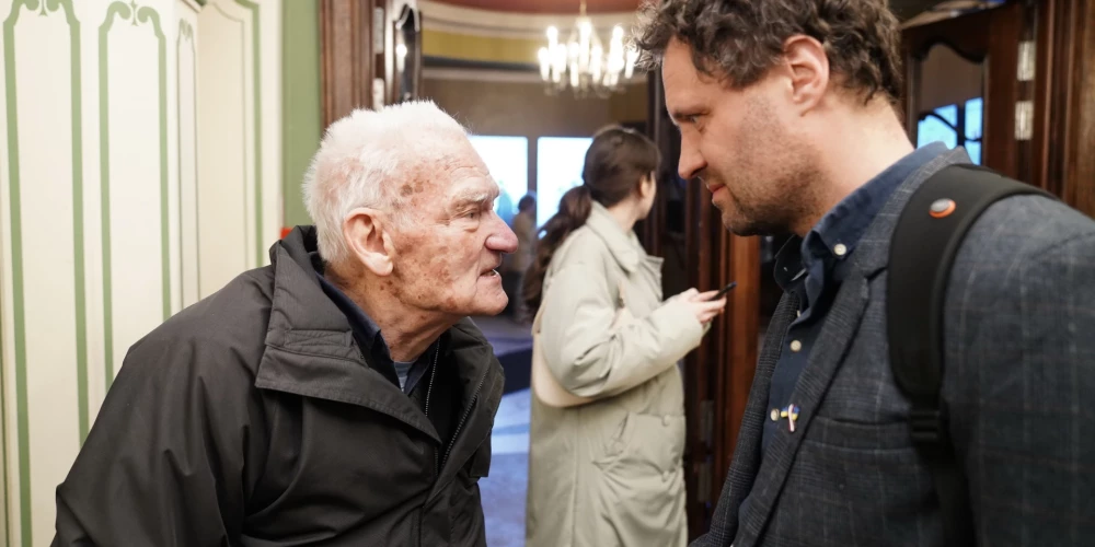 "Divas nopietnas filmas tik profesionālā līmenī – tas rada nepārprotamu cerību, ka tālākais, ko Dzintars Dreibergs darīs, būs tādā pašā līmenī," saka Miks Zvirbulis.