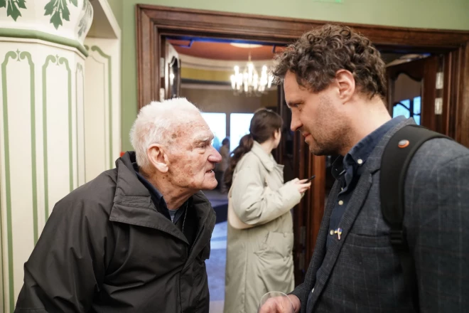 "Divas nopietnas filmas tik profesionālā līmenī – tas rada nepārprotamu cerību, ka tālākais, ko Dzintars Dreibergs darīs, būs tādā pašā līmenī," saka Miks Zvirbulis.