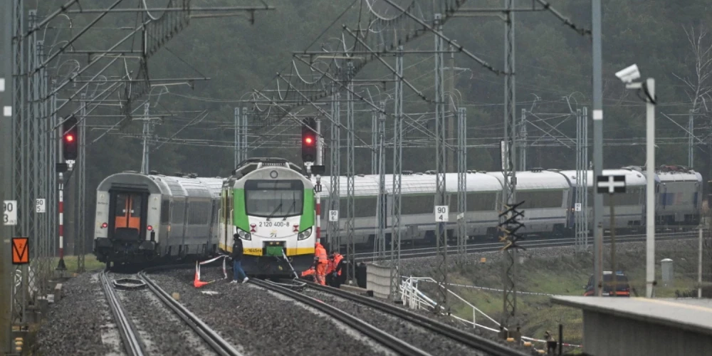 Polijā pirmās aizturēšanas aizdomās par sliežu ceļu spridzināšanu. 