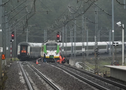 Polijā pirmās aizturēšanas aizdomās par sliežu ceļu spridzināšanu. 