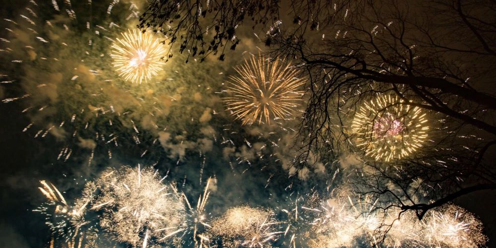 Рига запрещает салют по московскому времени.