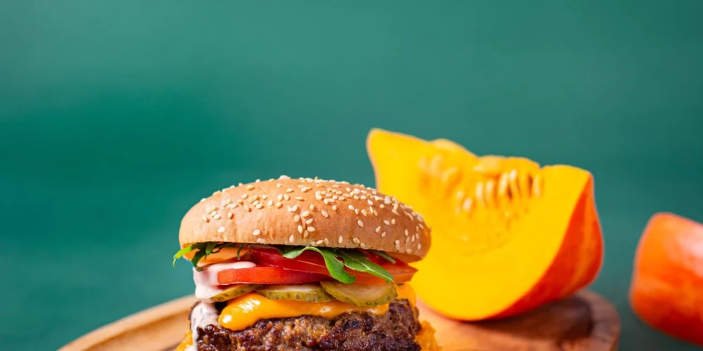 Mājās gatavots burgers