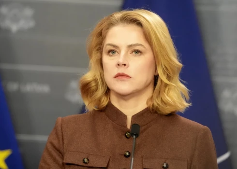 Ministru prezidente Evika Siliņa (JV).
