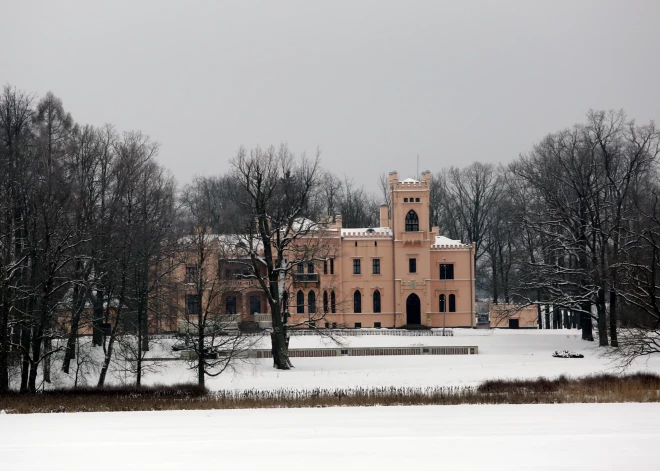 Alūksnē sākusies meteoroloģiskā ziema; daudzviet Latvijā vakarpusē snigs