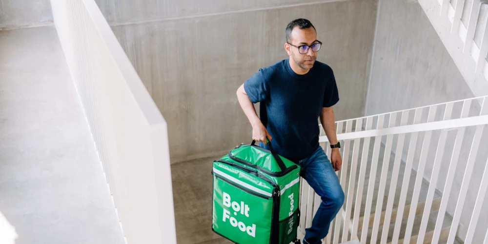 Пользователи платформы Bolt Food в Тукумсе и Екабпилсе могут заказать блюда из популярных местных заведений, а также из известных рижских ресторанов, которые заработали доверие клиентов через приложение.