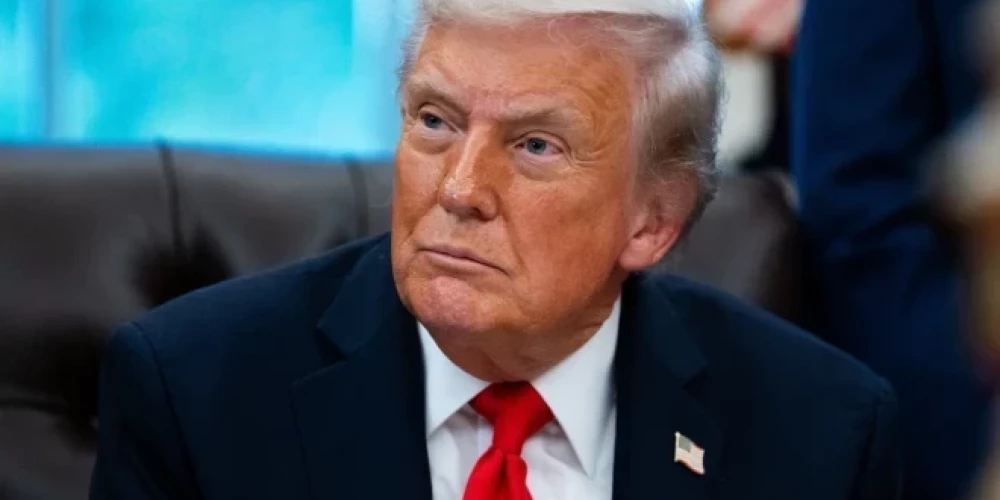 Президент США Дональд Трамп одобрил "мирный план" между Россией и Украиной из 28 пунктов, сообщают СМИ.