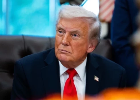 Президент США Дональд Трамп одобрил "мирный план" между Россией и Украиной из 28 пунктов, сообщают СМИ.