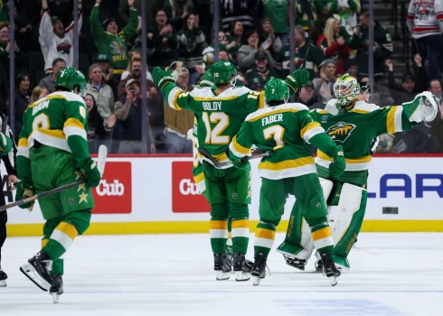 Minesotas "Wild" hokejisti ielauzušies Rietumu konferences labāko komandu astotniekā.