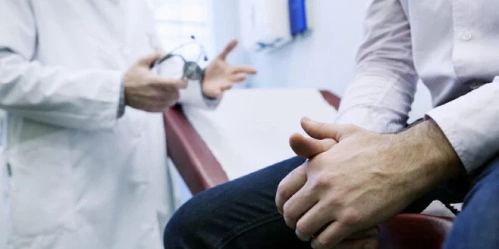 Pirms kino seansa vīriešiem būs pieejamas bezmaksas urologa konsultācijas, kā arī iespēja pārbaudīt veselību, nododot PSA asins analīzi agrīnai prostatas vēža diagnostikai.