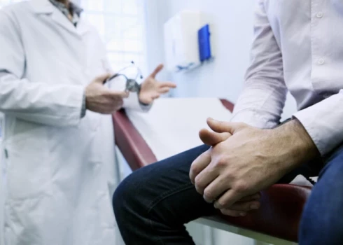 Pirms kino seansa vīriešiem būs pieejamas bezmaksas urologa konsultācijas, kā arī iespēja pārbaudīt veselību, nododot PSA asins analīzi agrīnai prostatas vēža diagnostikai.