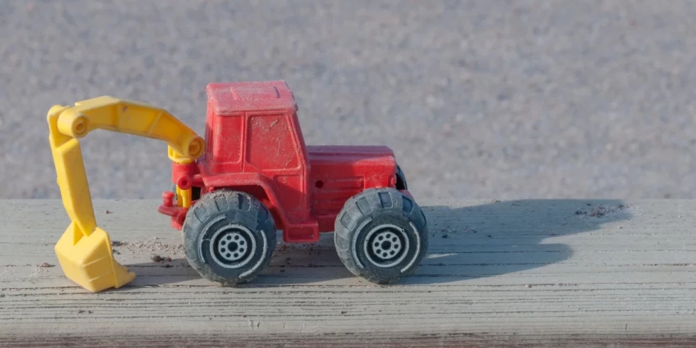 Мест в государственных и муниципальных детских садах для детей до трех лет зачастую не хватает.