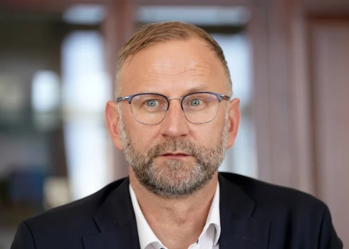 Министр сообщения Атис Швинка.