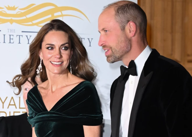 Princese Ketrīna un princis Viljams apmeklē „Royal Variety Performance” Karaliskajā Albertholā Londonā 2025. gada 19. novembrī.