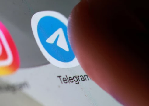 krievu “Telegram” nu pamatā nes bēdīgu slavu – kā vietne, kur nelegālo biznesu taisa narkotirgoņi, kur izplata bērnu pornogrāfiju un kur Kremļa specdienestu cilvēki vervē “vienreizējos aģentus” diversijām Rietumvalstīs.