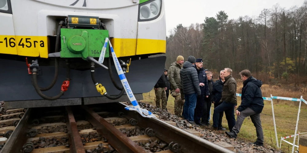 Polija pieprasījusi Baltkrievijai izdot sliežu ceļu spridzināšanā aizdomās turamos ukraiņus.