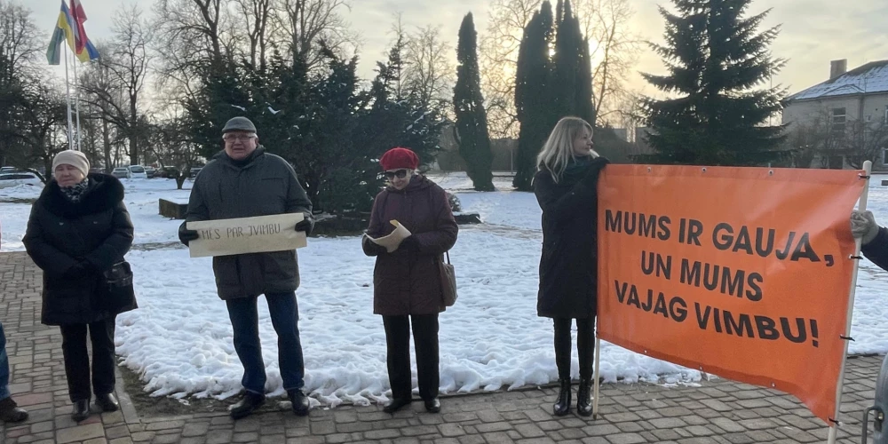 Protests no amata gāztā Siguldas mēra Jāņa Vimbas atbalstam.
