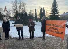 Protests no amata gāztā Siguldas mēra Jāņa Vimbas atbalstam.