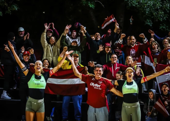 "Jūs esat labākie!" Tālajā Austrālijā pludmales volejbolistes Graudiņu/Samoilovu atbalsta latviešu fani