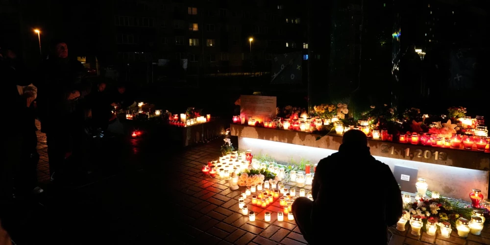 Ļaudis piemin Zolitūdes traģēdijas gadskārtu 2024. gada 21. novembrī