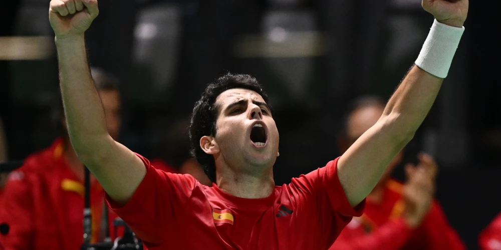 Haume Munars līksmo par uzvaru pār Jirží Lehečku