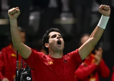 Spānijas tenisisti pieveic Čehiju un iekļūst Deivisa kausa pusfinālā