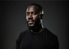 Три премии BAFTA и шоу на Netflix: в Ригу приедет "самый смешной человек Великобритании" Mo Gilligan