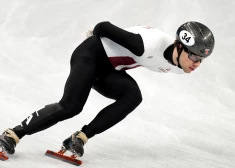 Roberts Krūzbergs Pasaules šorttreka tūres posmā Gdaņskā iekļūst pusfinālā 1500 metru distancē