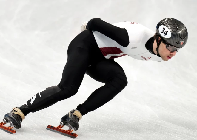 Roberts Krūzbergs Pasaules šorttreka tūres posmā Gdaņskā iekļūst pusfinālā 1500 metru distancē