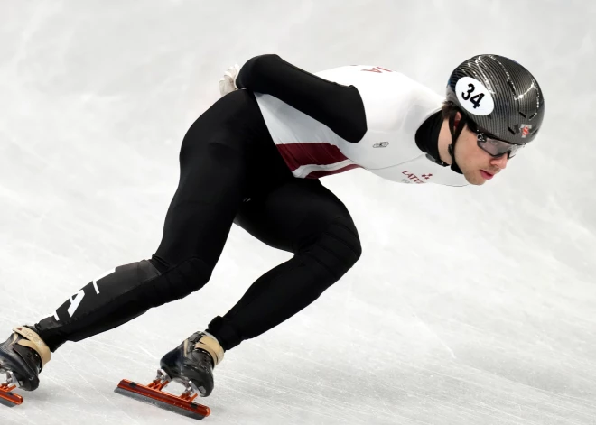 Roberts Krūzbergs Pasaules šorttreka tūres posmā Gdaņskā iekļūst pusfinālā 1500 metru distancē