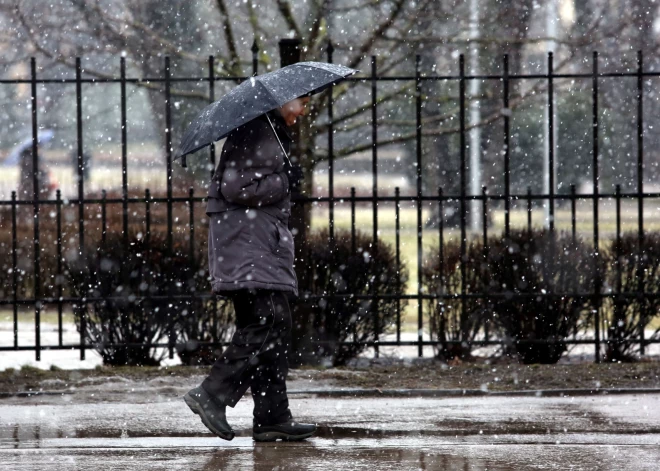 В пятницу местами ожидаются дожди и снег