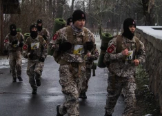 FOTO: Siguldā aizvadīts pirmais rucking piedzīvojuma posms