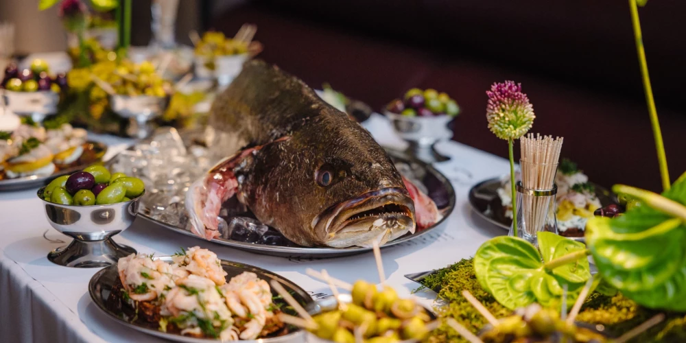В центре Риги по адресу Тербатас, 41/43 появилась новая гастрономическая локация - бистро Fish Corner.