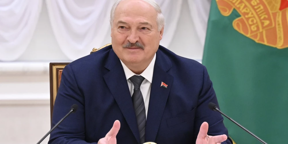 Воздушные шары и заблокированные грузовики: Литва усиливает давление на режим Лукашенко.